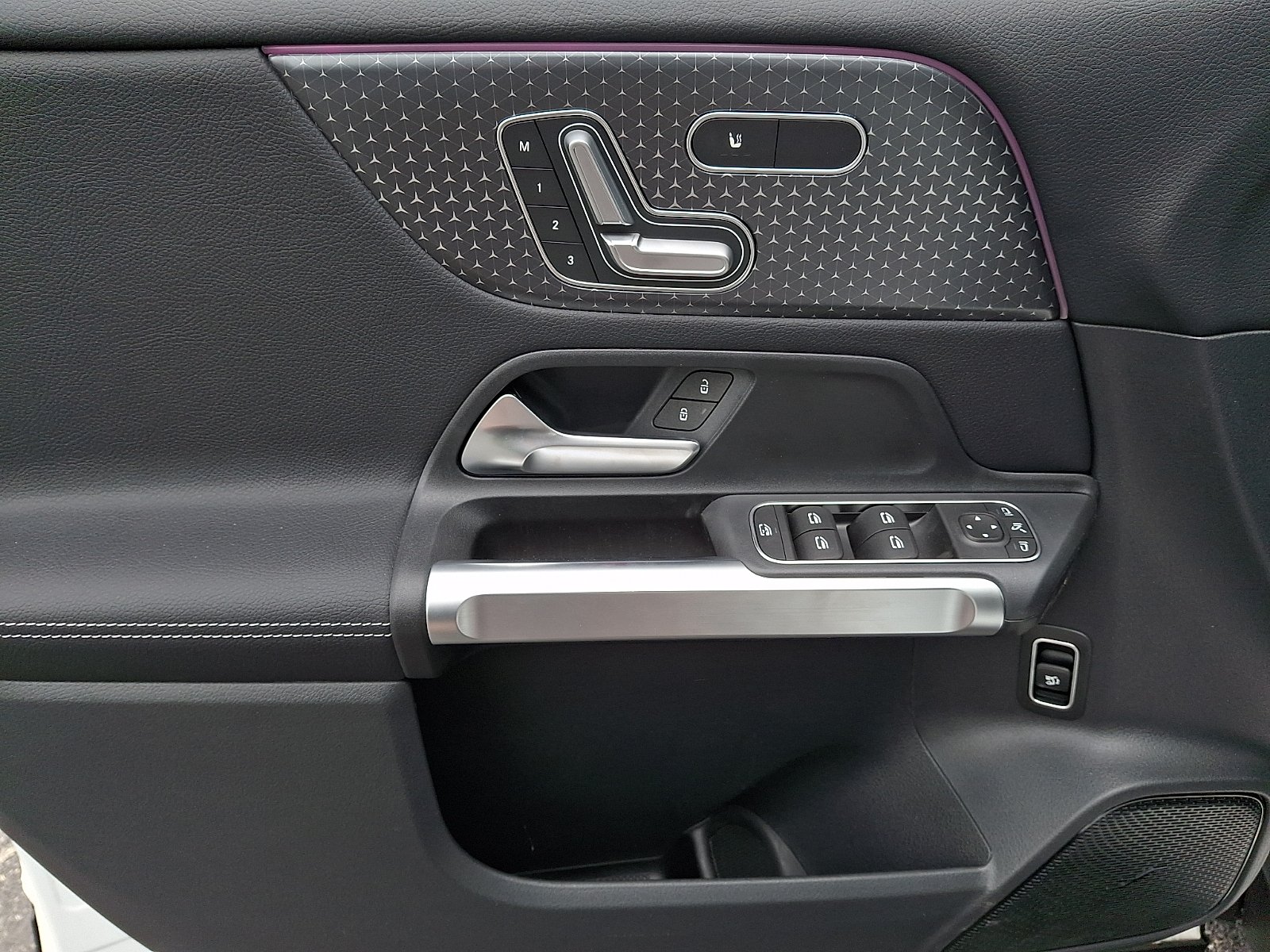 New 2026 Polar White Mercedes-Benz GLB 250 image 10