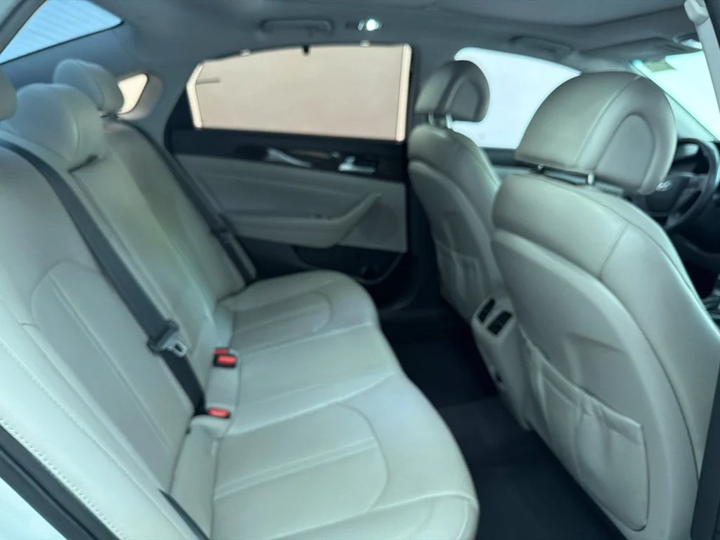 Used 2015 Silver Hyundai Limited image 28