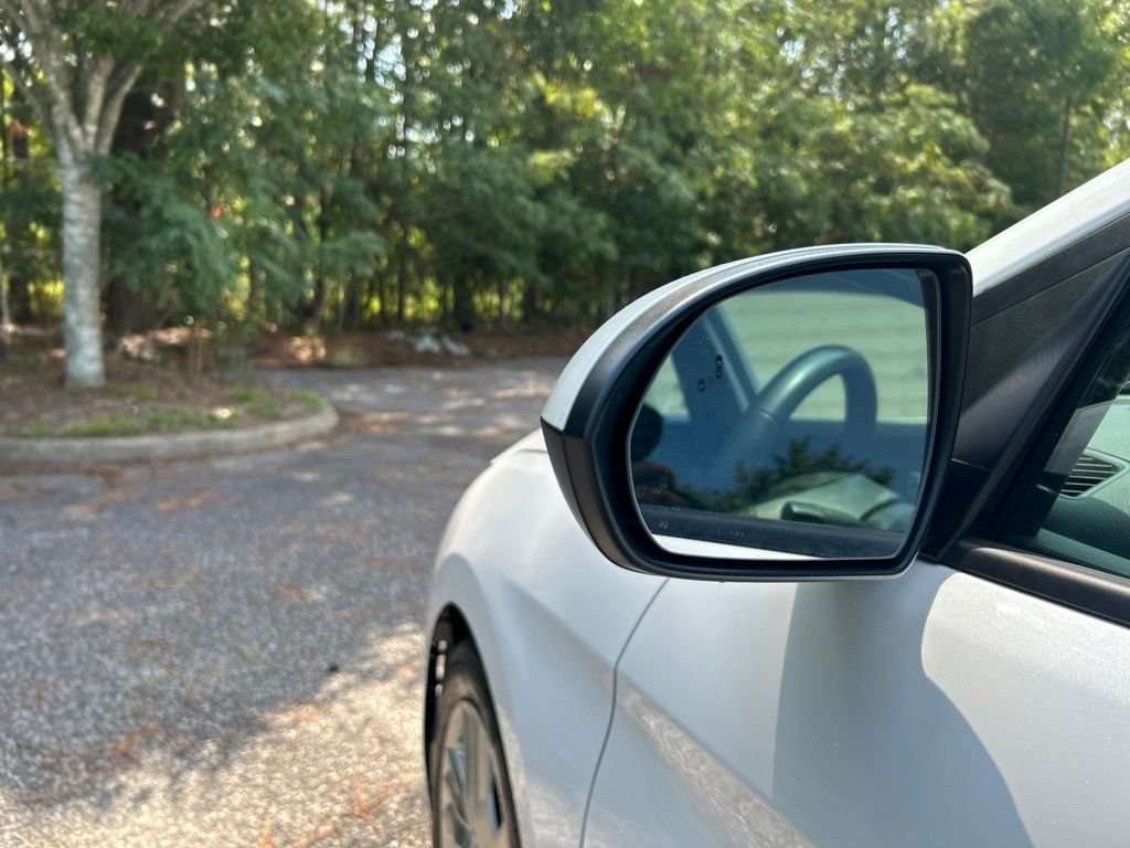 Used 2020 White Hyundai Value Edition image 10