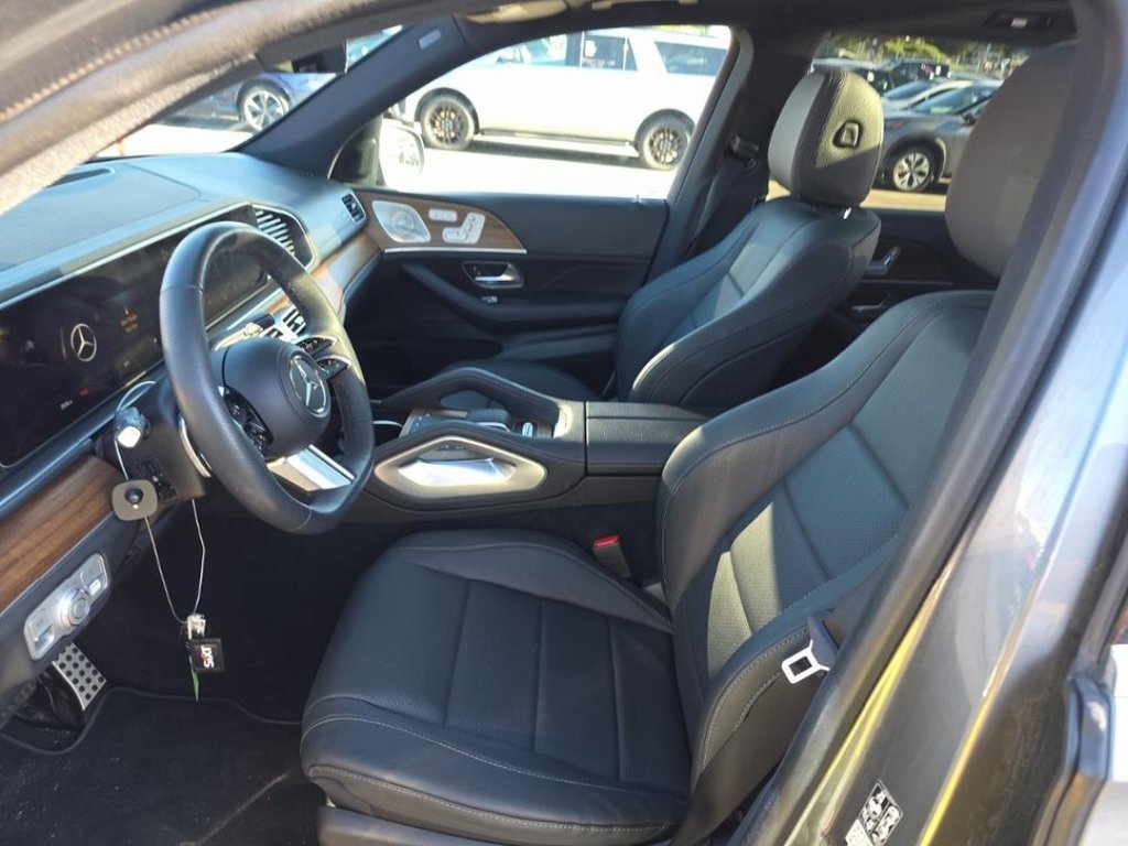 2025 Mercedes Benz GLS 450 AMG photo 2