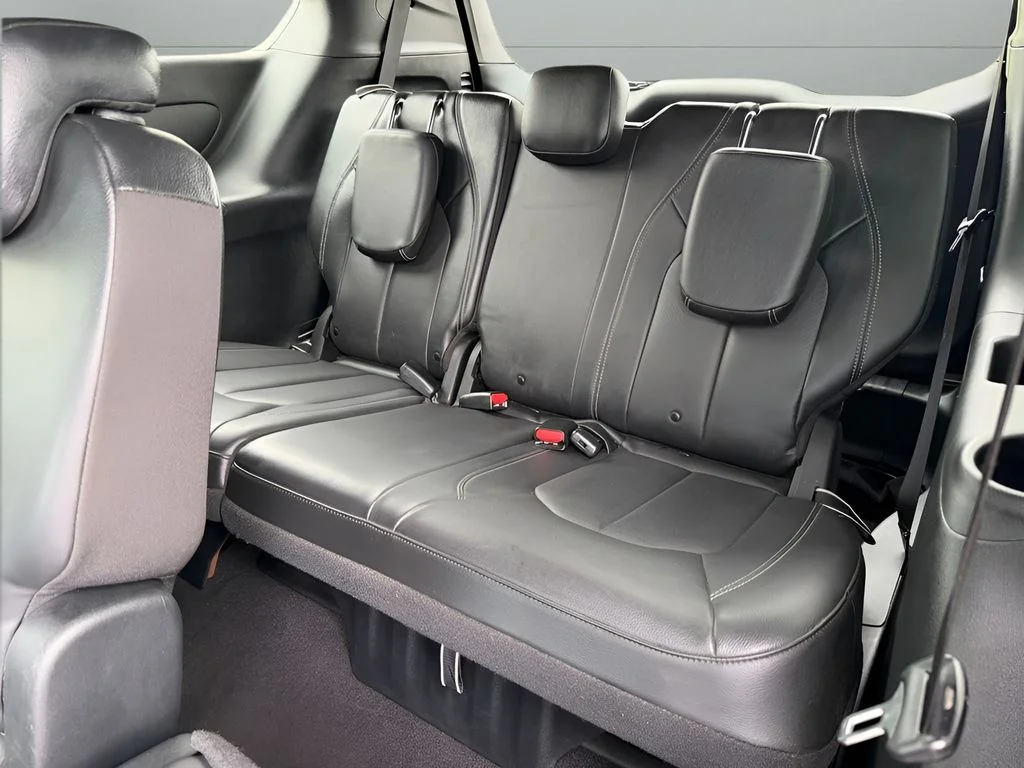 Used 2020 Black Chrysler Touring L image 17