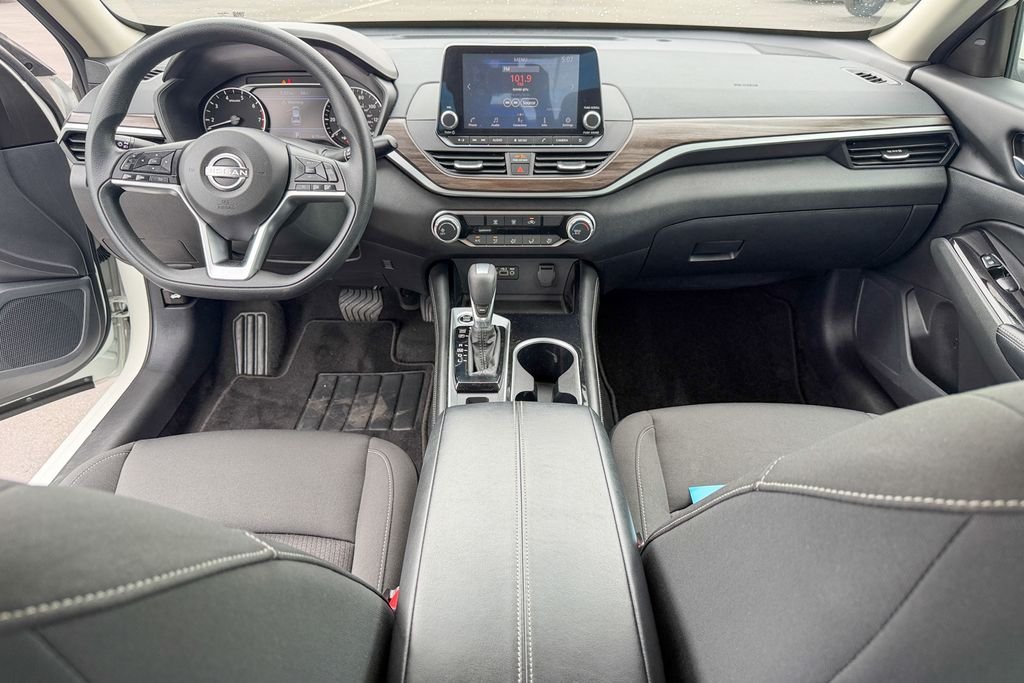 Used 2023 White Nissan 2.5 SV image 22