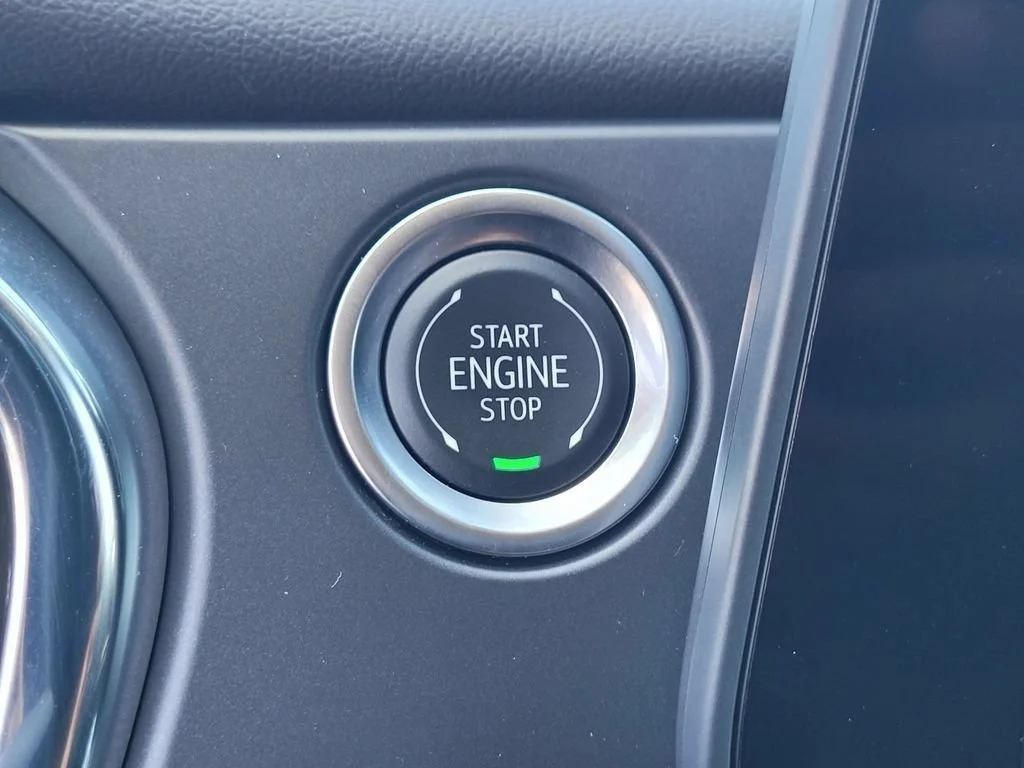 Used 2025 Summit White Chevrolet 2LT image 18