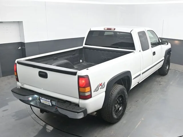 Used 2000  GMC SLE image 32