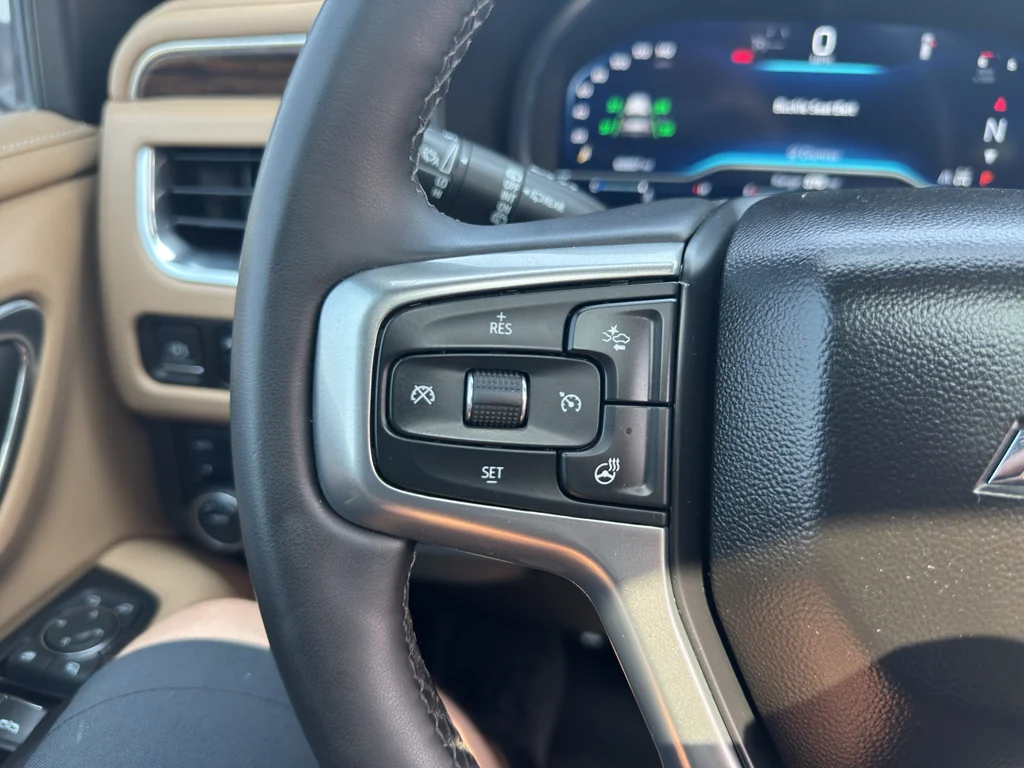 Used 2023 Iridescent Pearl Tricoat Chevrolet Premier image 32