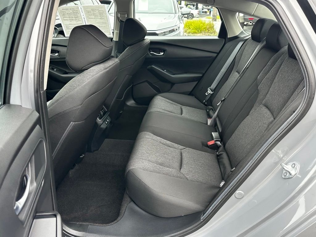 Used 2025 Gray Honda SE image 22