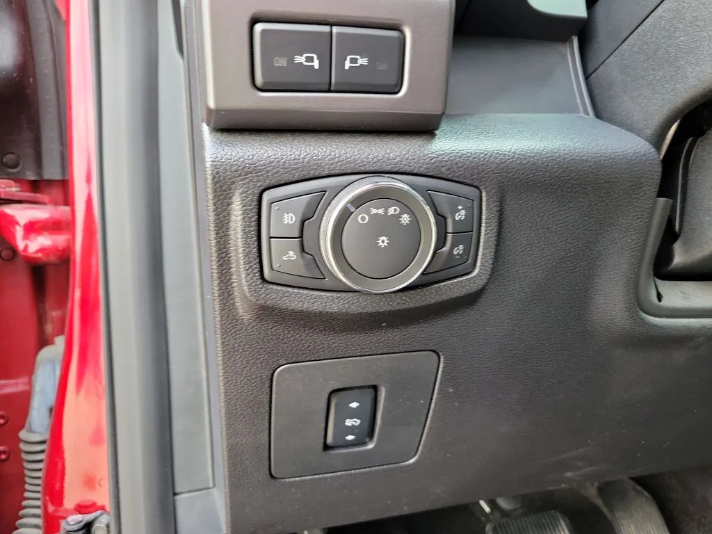 Used 2016 Red Ford XLT image 22
