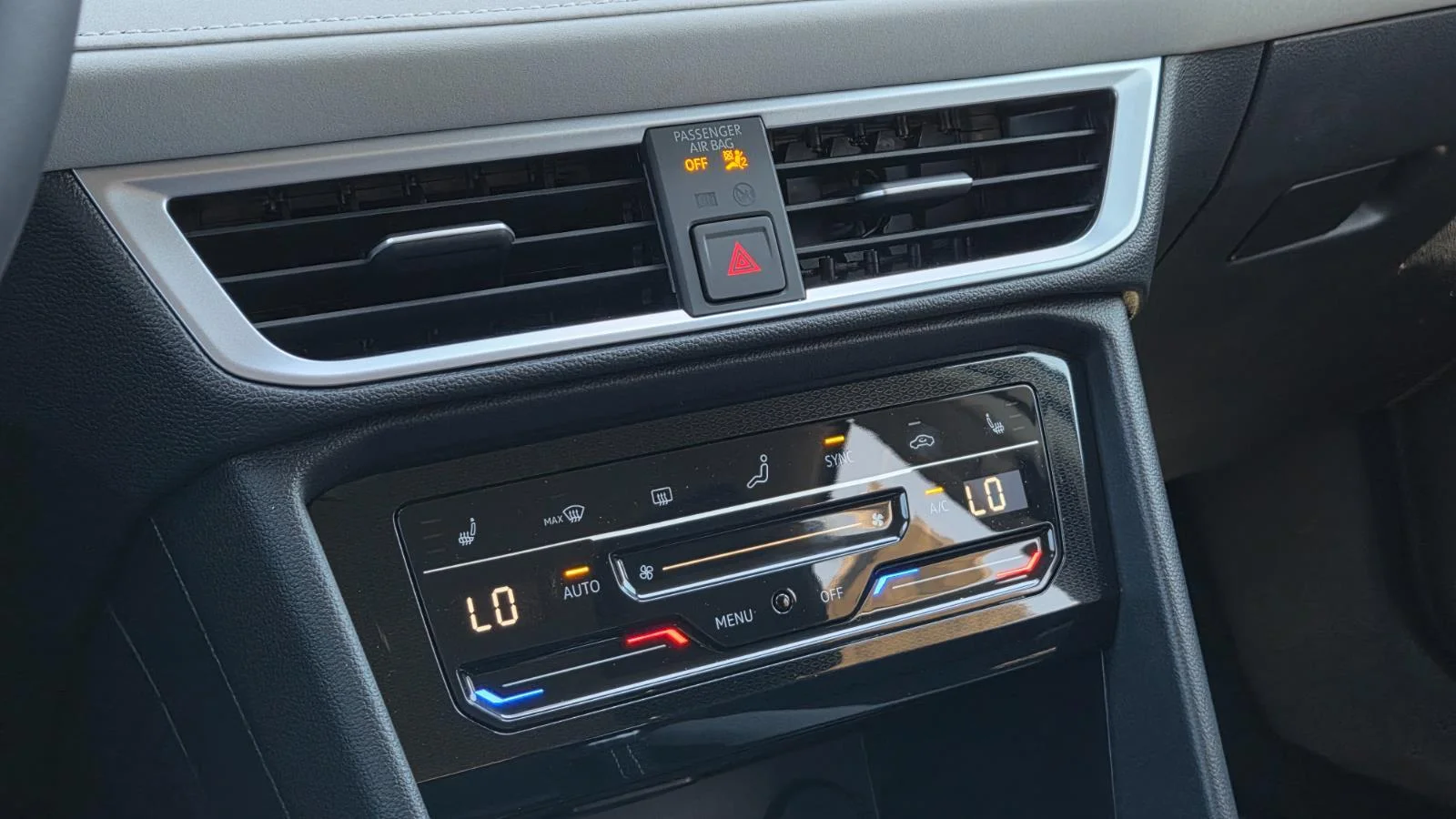 2025 Volkswagen Taos SE - Photo 32