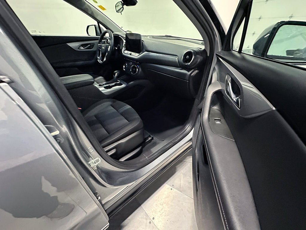 Used 2025 Gray Chevrolet LT image 24
