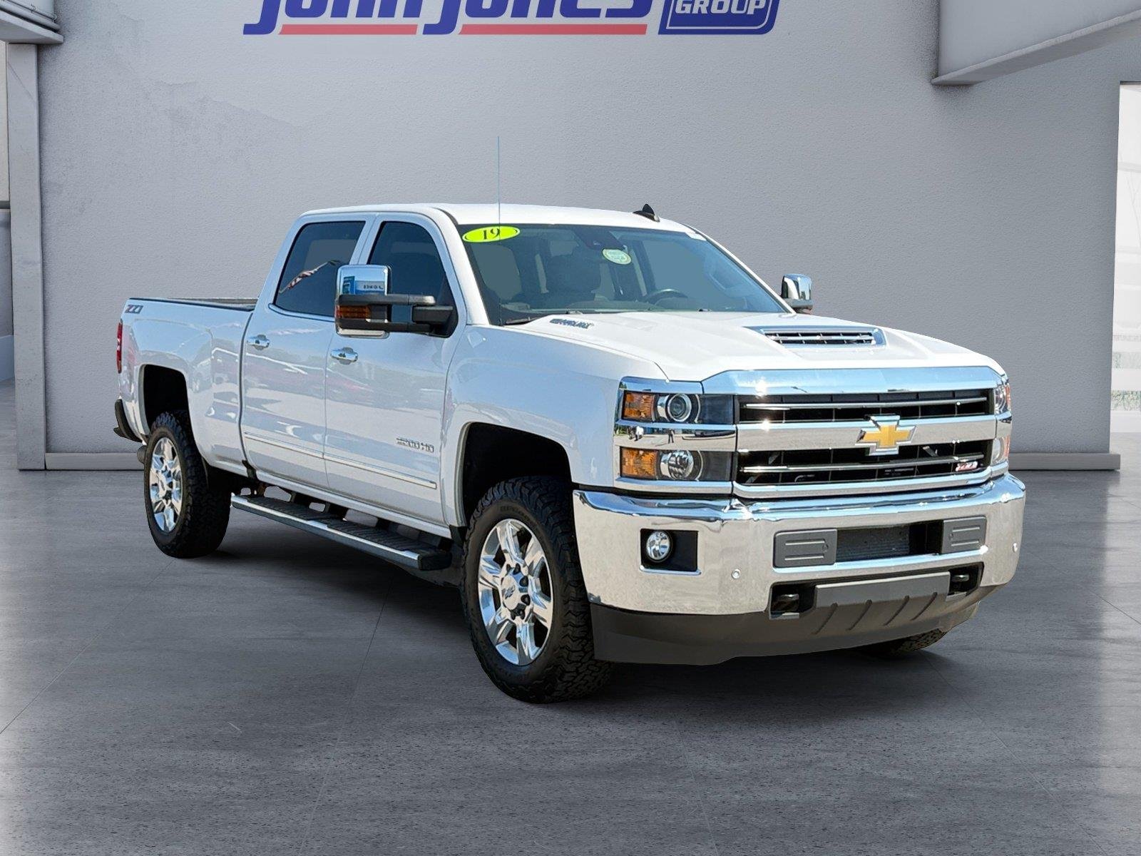 Used 2019 Iridescent Pearl Tricoat Chevrolet LTZ image 3