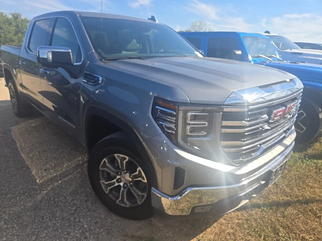 Used 2026 Silver GMC SLT image 4