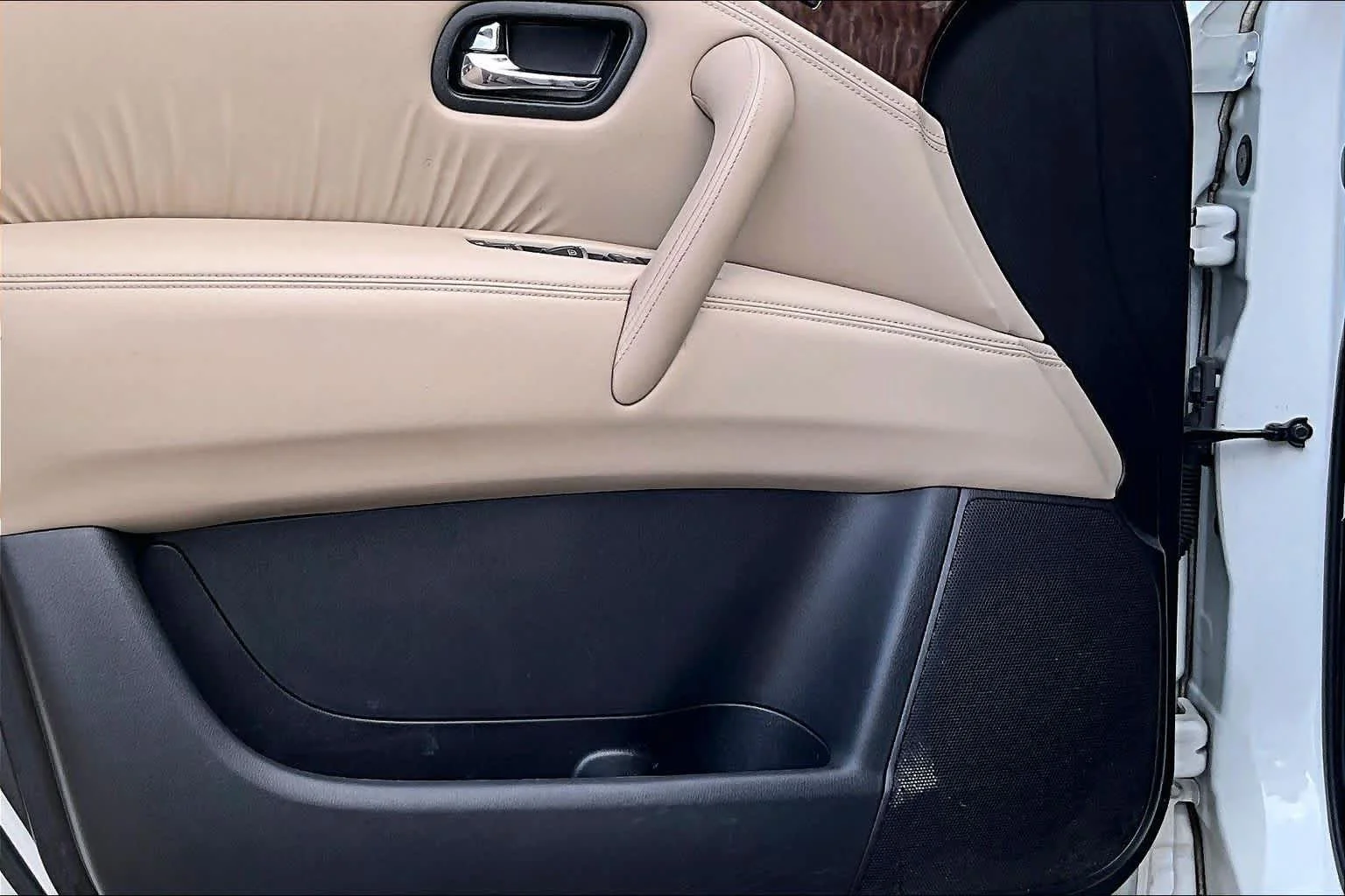 Used 2019 Pearl White Tricoat Nissan SL image 26