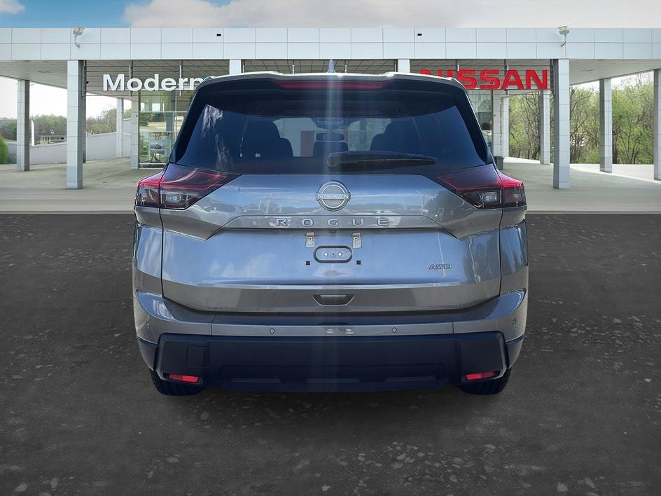 Used 2025 Brilliant Silver Metallic Nissan SV image 4