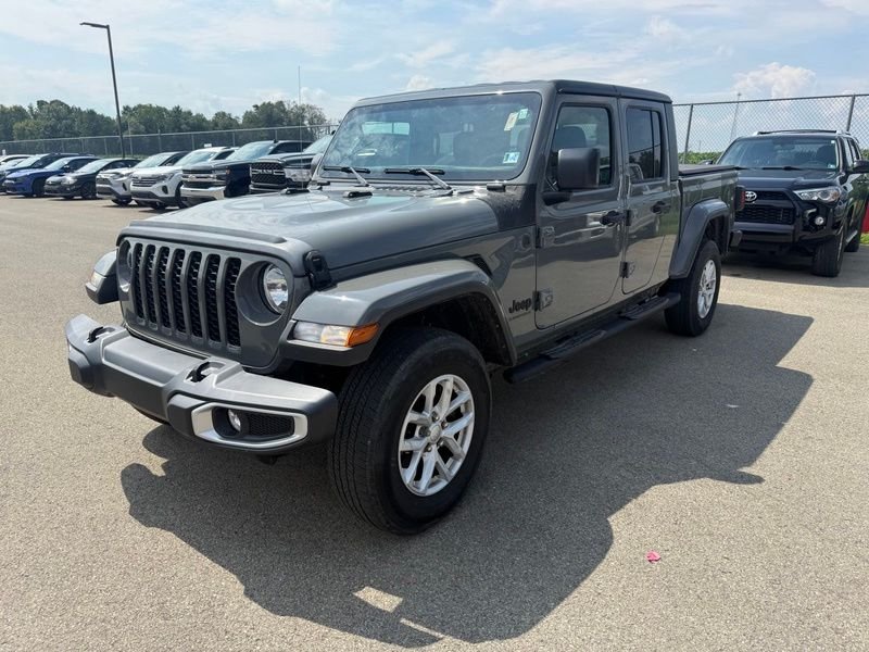 Used 2023 Gray Jeep Sport S image 2