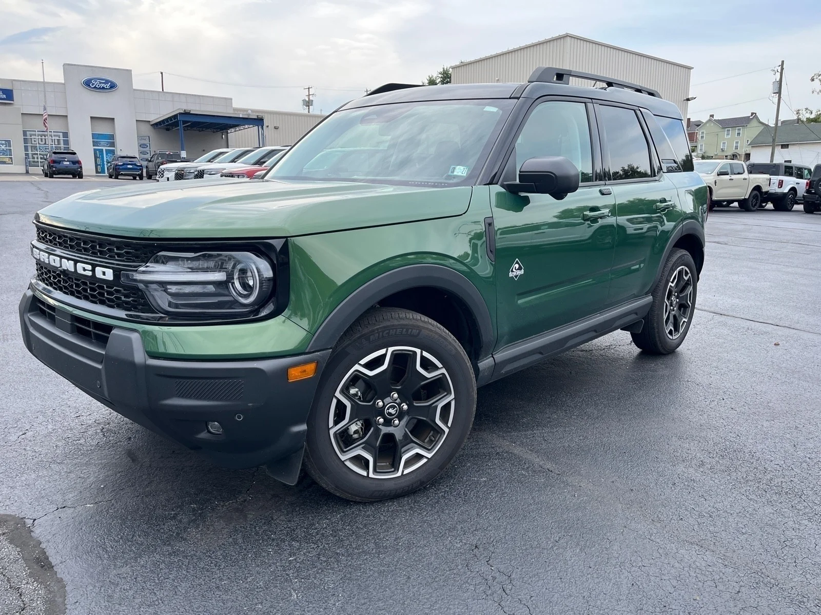 Used 2025 Eruption Green Metallic Ford Outer Banks image 1