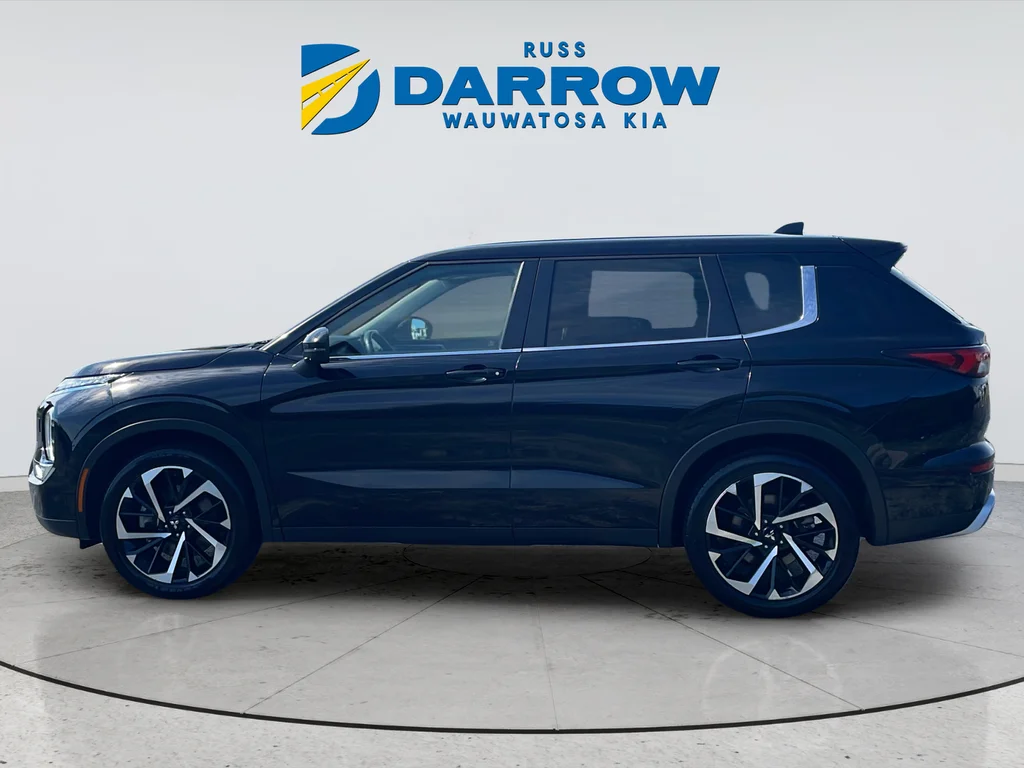 Used 2024 Black Mitsubishi SE image 2