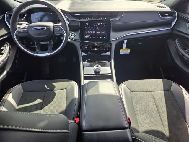 Used 2025 Diamond Black Crystal Pearlcoat Jeep Altitude X image 13