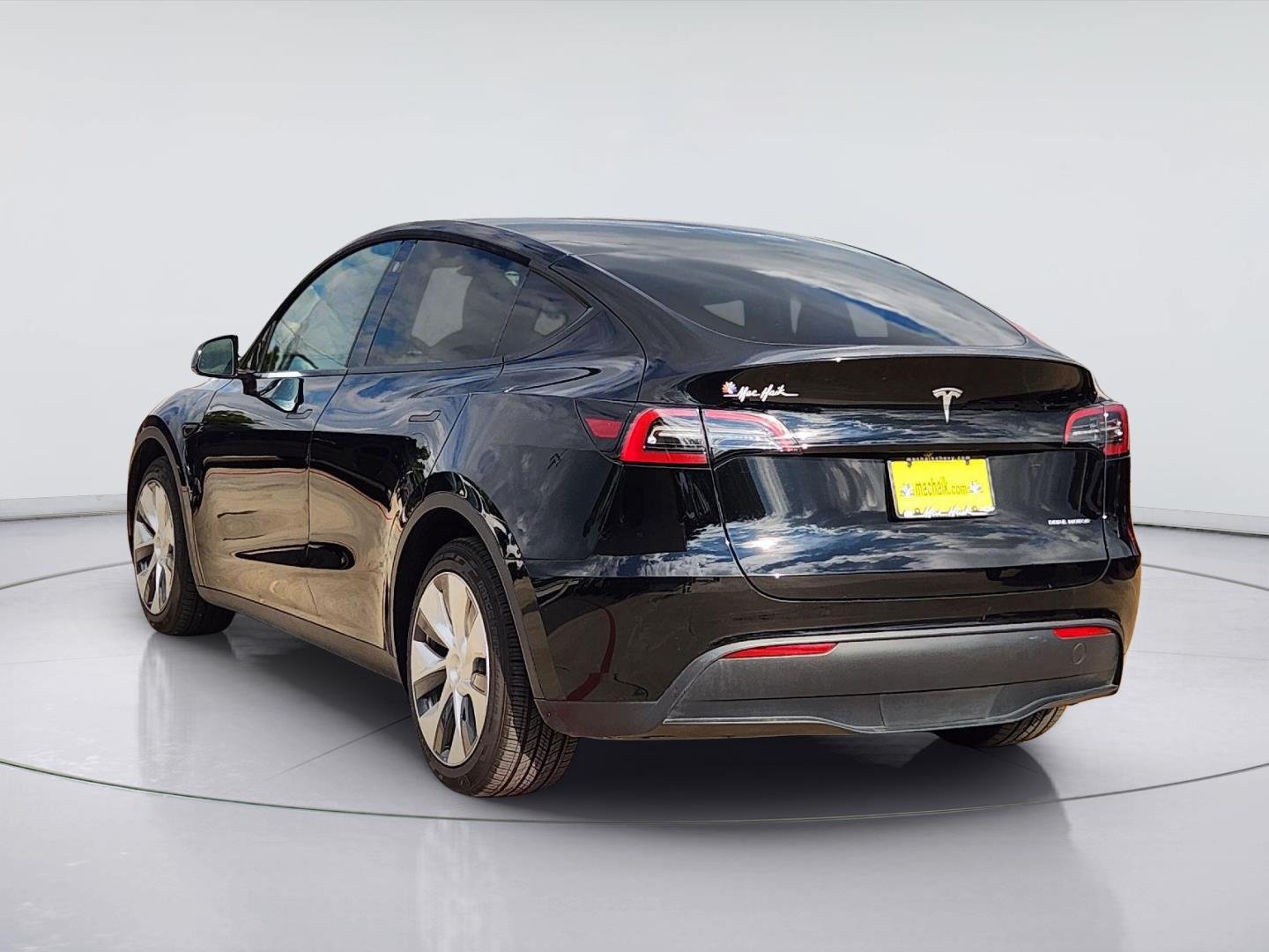2023 Tesla Model Y photo 5 of 33