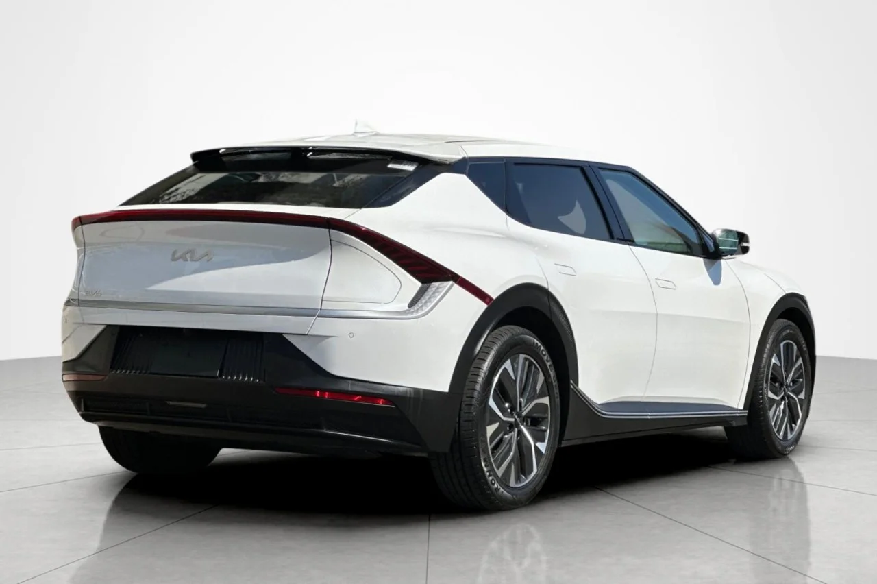 Used 2023 WHITE Kia Light image 5