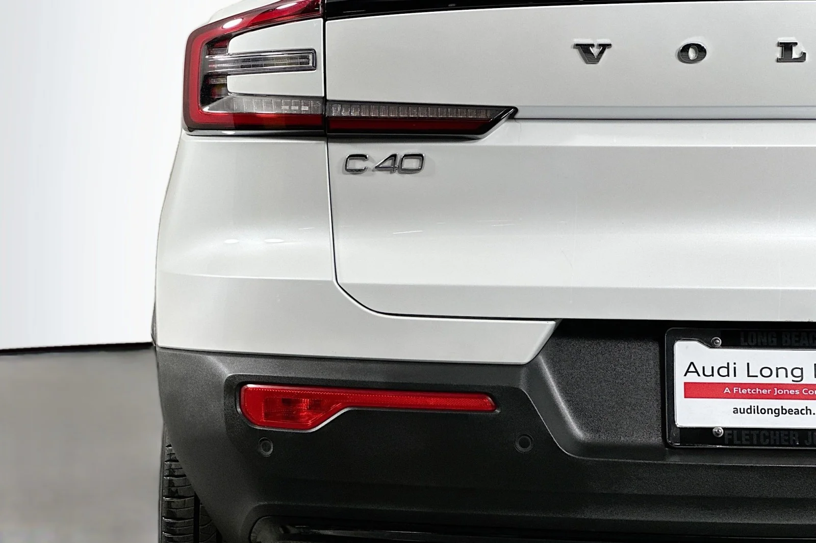 Used 2023 Crystal White Metallic Volvo Ultimate image 17