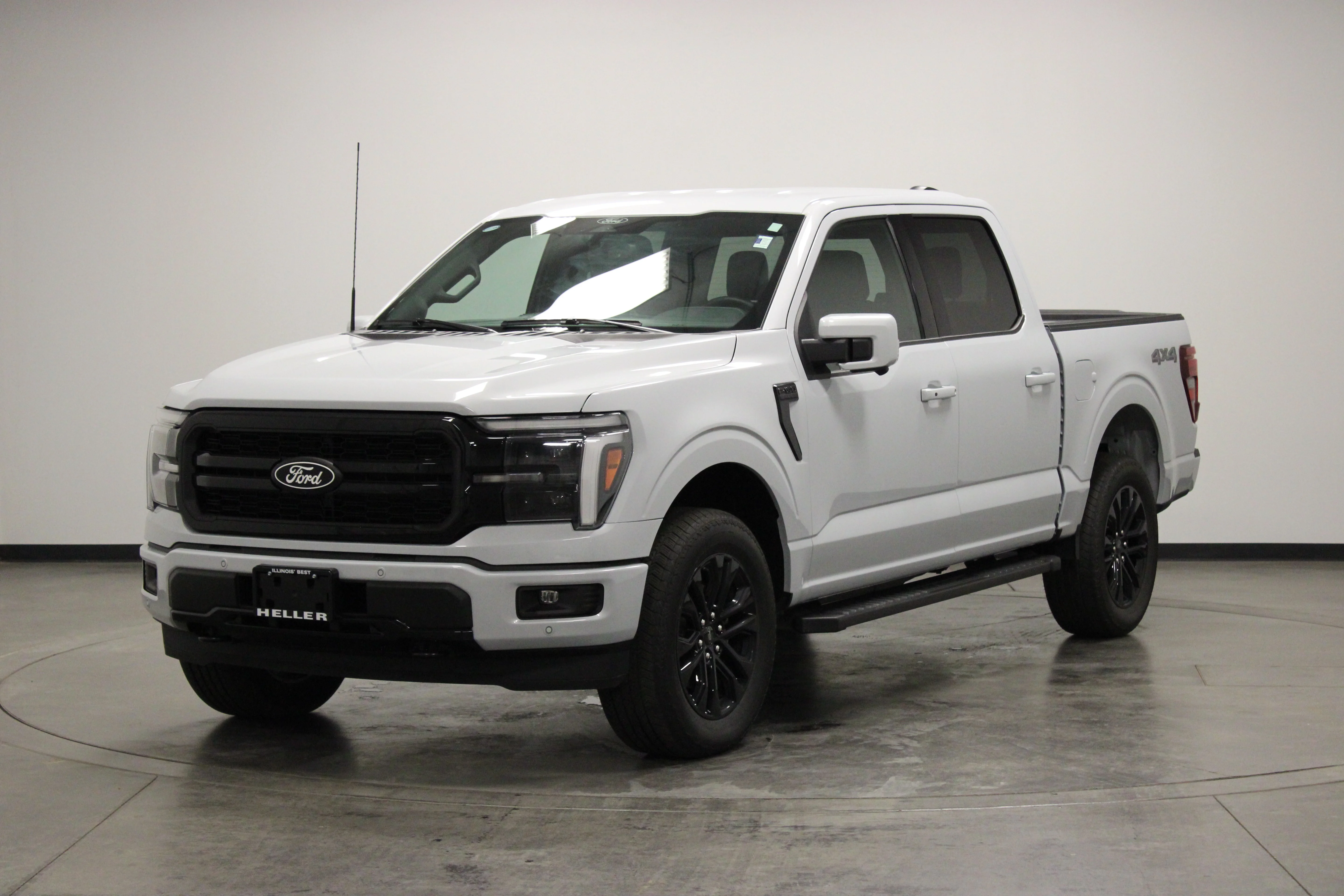 Used 2025 Space White Metallic Ford LARIAT image 4