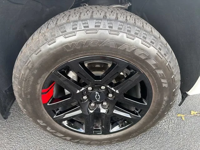 Used 2025 Summit White Chevrolet RST image 12