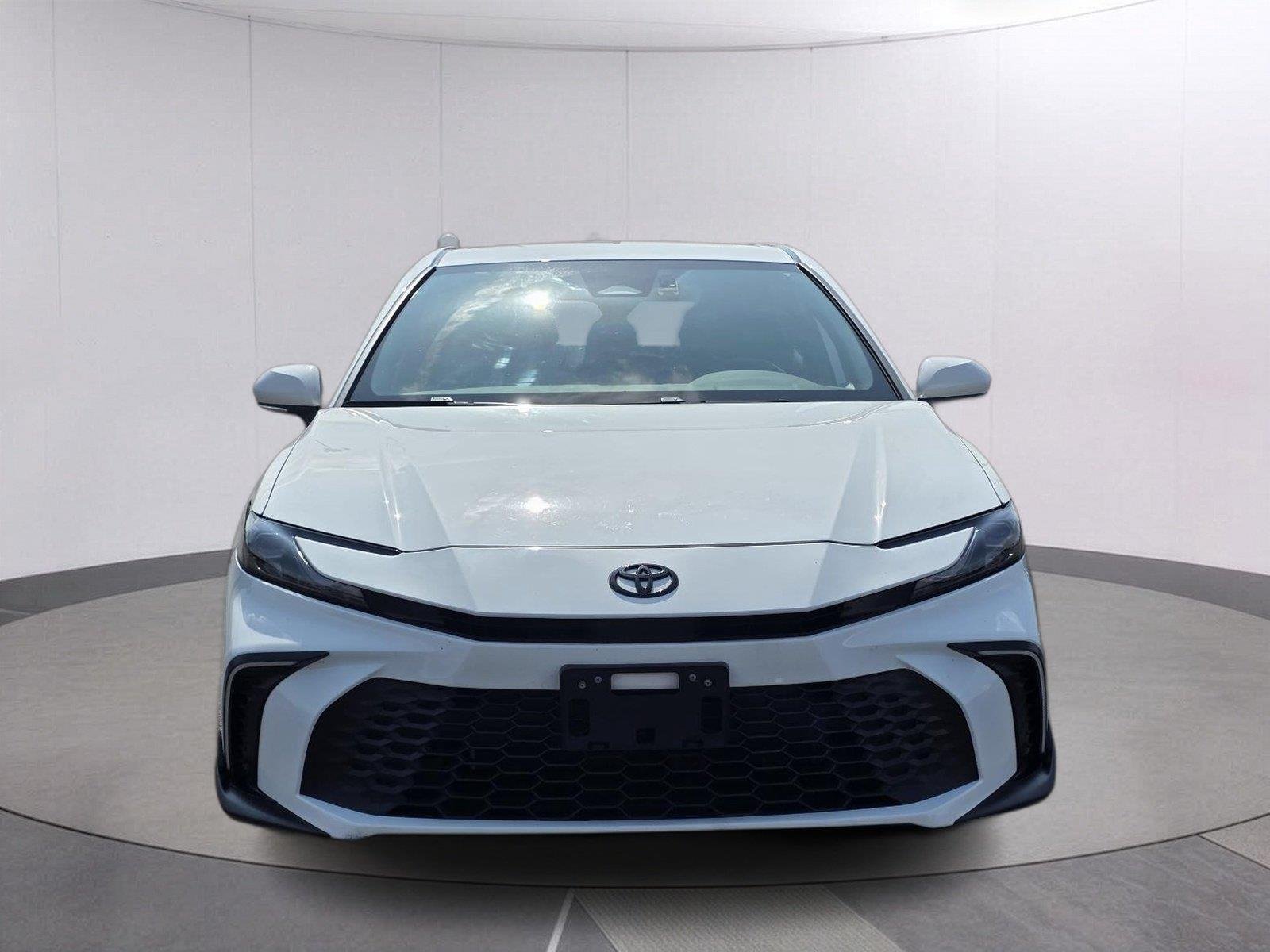 Used 2025 Ice Cap Toyota SE image 2