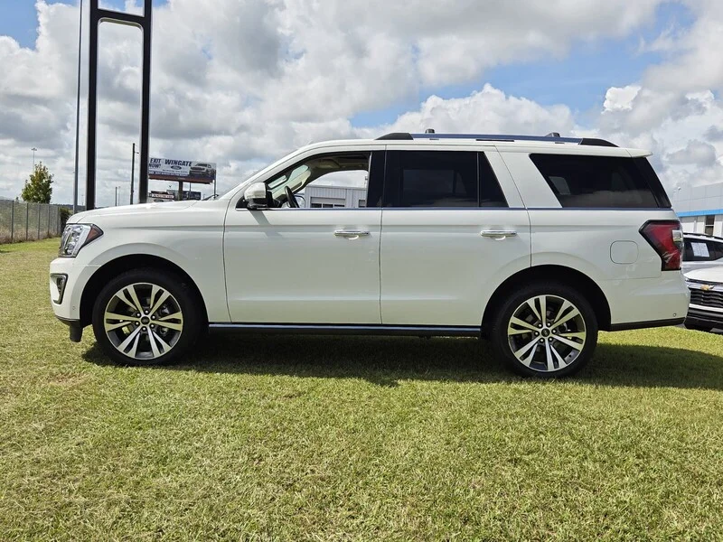 Used 2021 White Metallic FORD LIMITED image 4