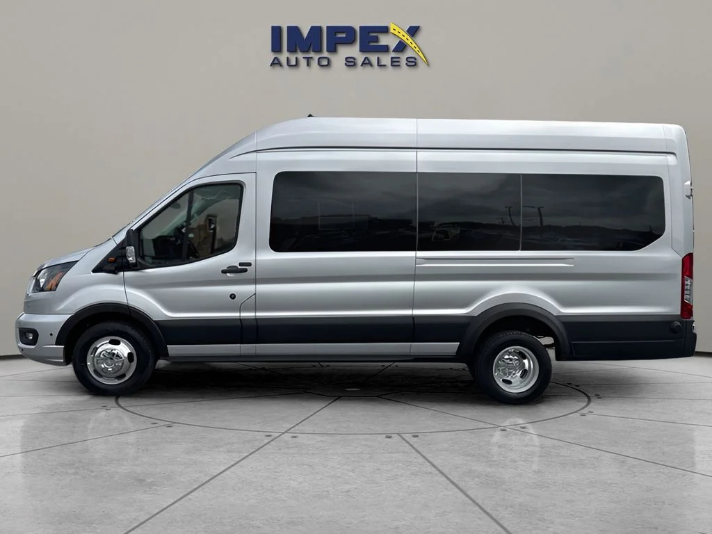 Used 2024 Silver Ford Base image 2