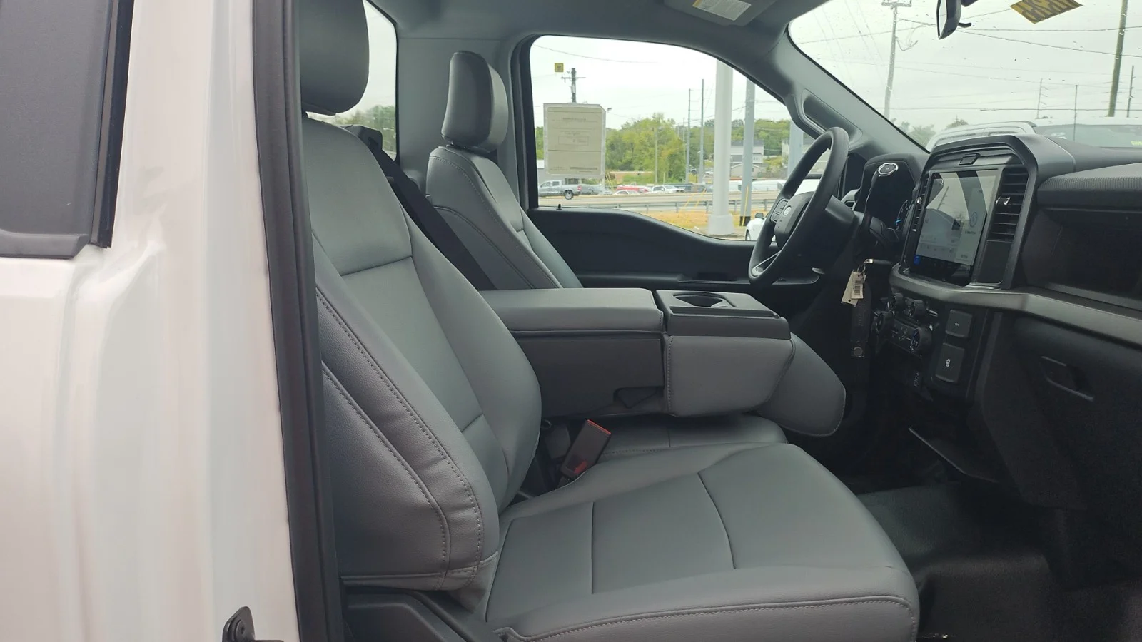 New 2026 Oxford White Ford XL 2WD image 13
