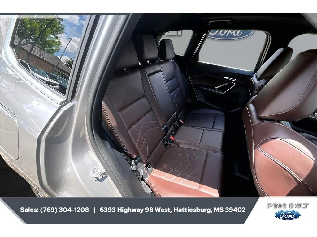 Used 2025 Space Silver Metallic BMW xDrive28i image 20