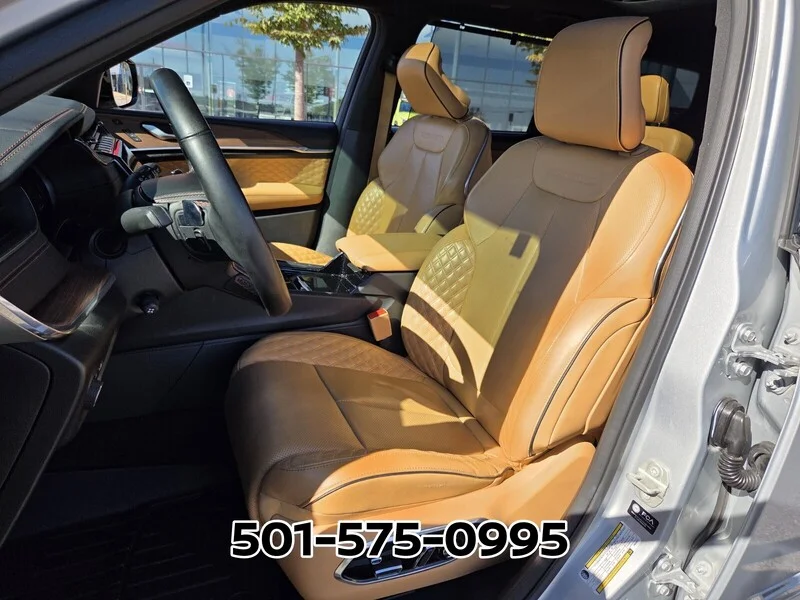 Used 2023 Silver JEEP SUMMIT 4X4 image 7