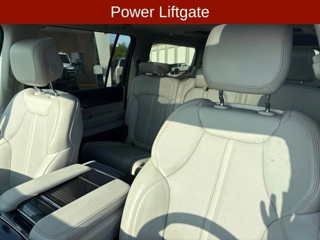 Used 2024 White Jeep Base image 13