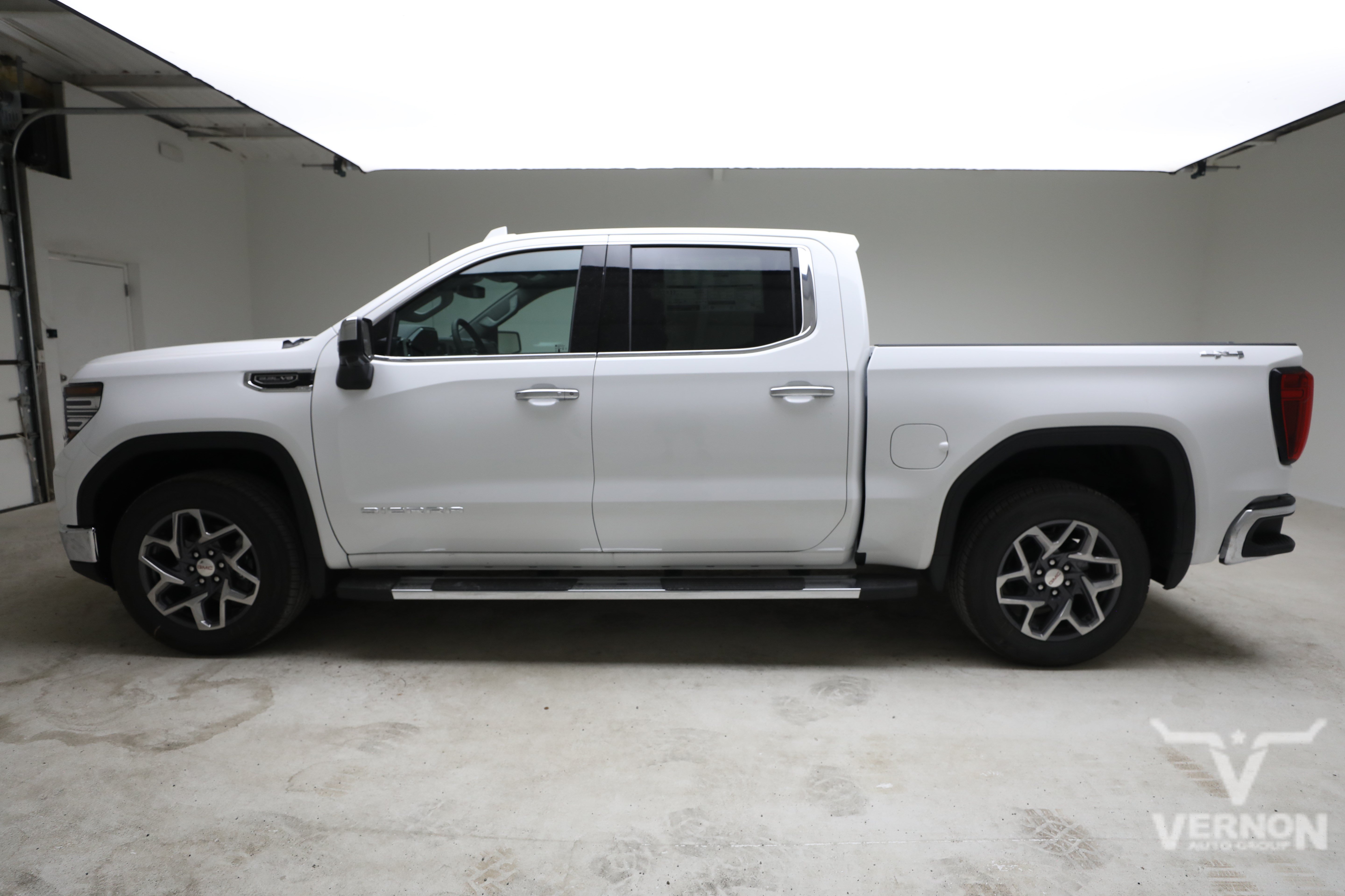 New 2026 Summit White GMC N image 2