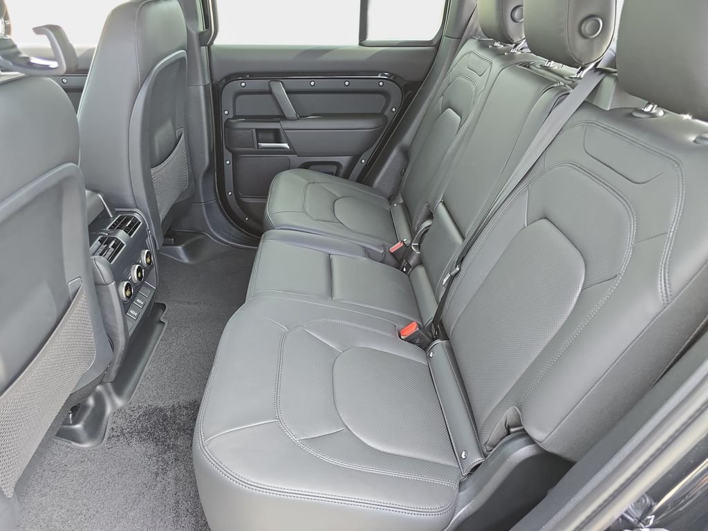 New 2026 Black Land Rover X-Dynamic SE image 15