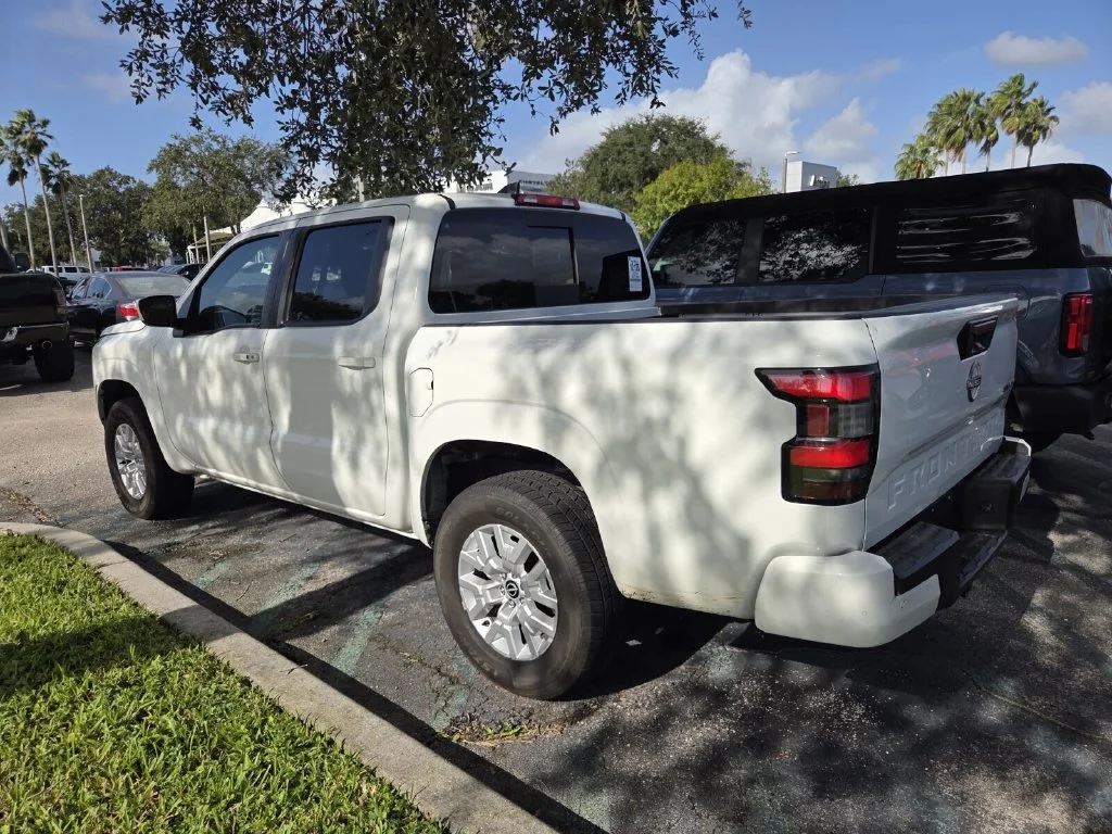Used 2024 Glacier White Nissan SV image 4