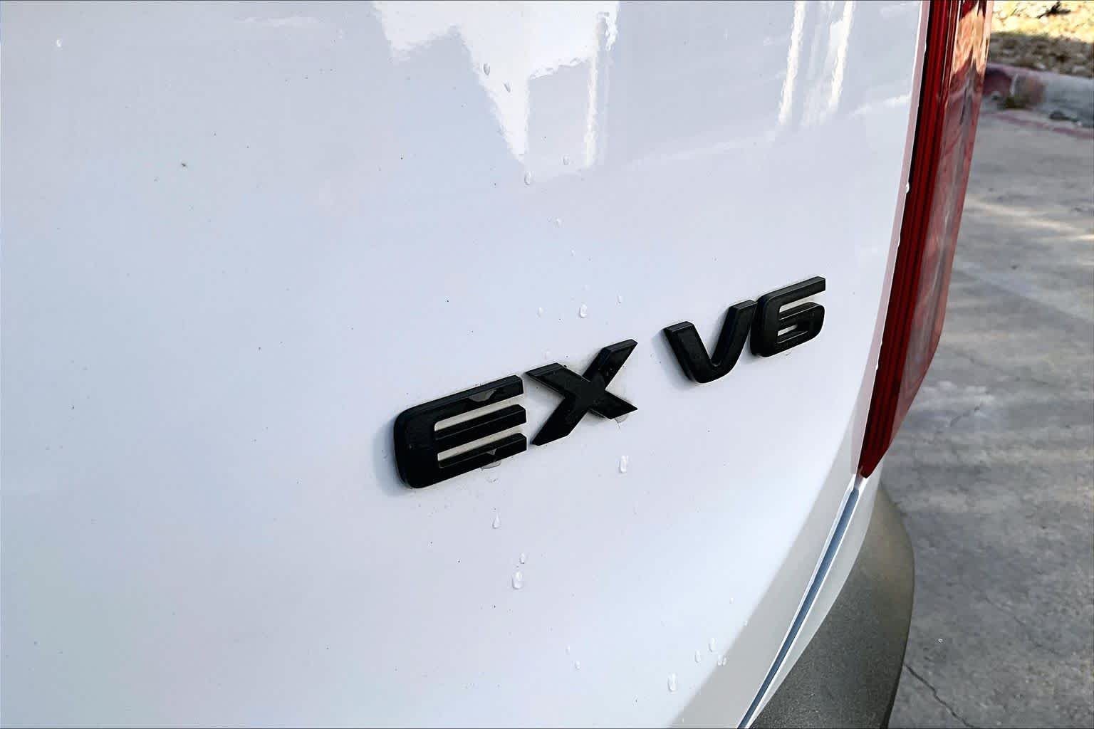 Used 2021 Glacial White Pearl Kia EX image 10