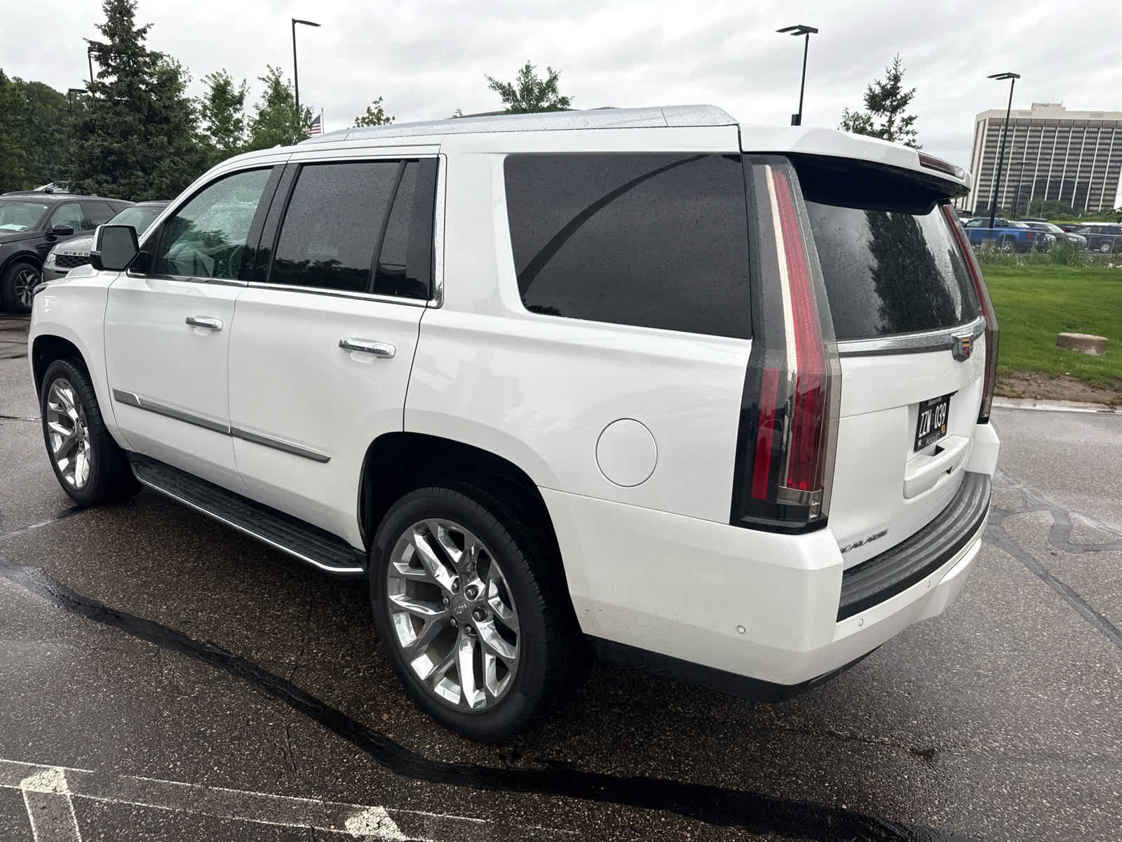 Used 2020 Crystal White Tricoat Cadillac Luxury image 3
