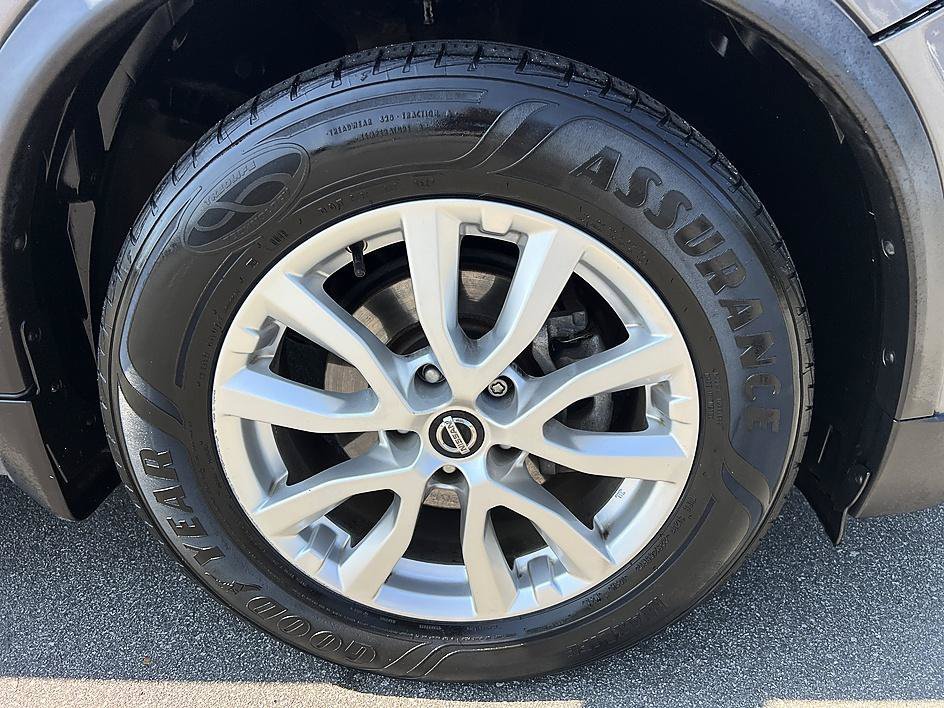 Used 2017 Gun Metallic Nissan SV image 12