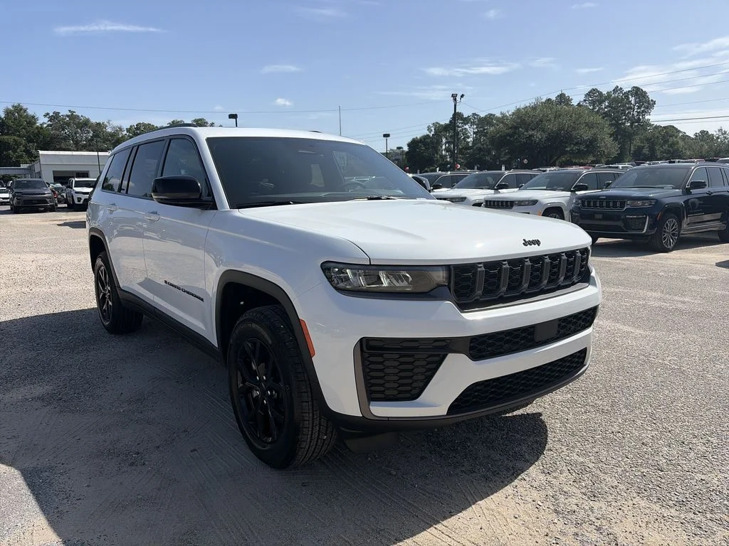 New 2026 Bright White Clear-Coat Exterior Paint Jeep Altitude image 8