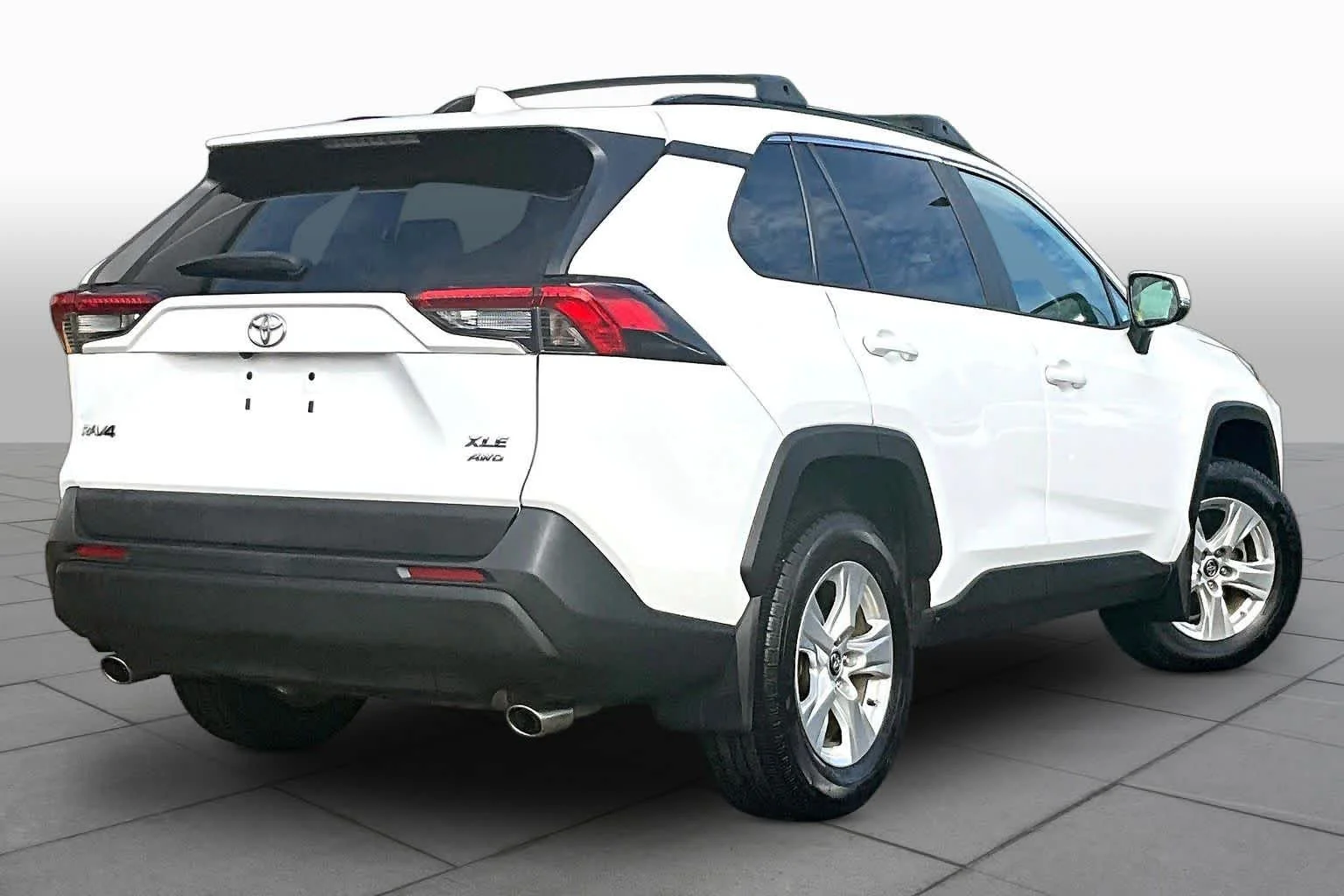 Used 2020 Super White Toyota XLE image 13
