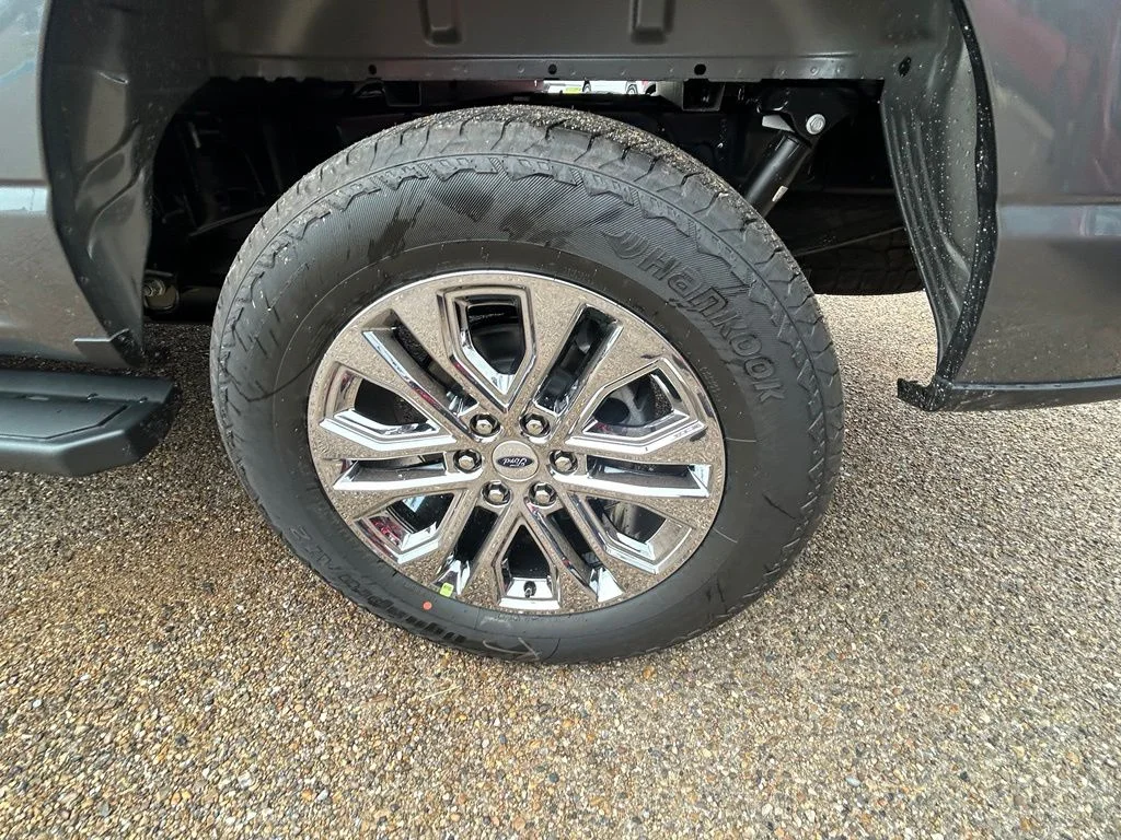 New 2026 Carbonized Gray Metallic Ford Lariat® image 9