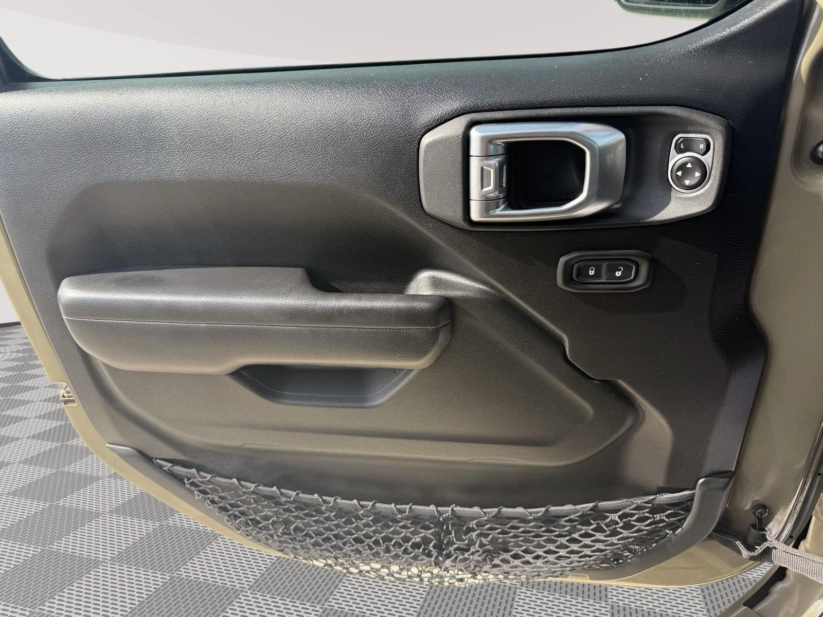 Used 2020 Gator Clearcoat Jeep Sport S image 15