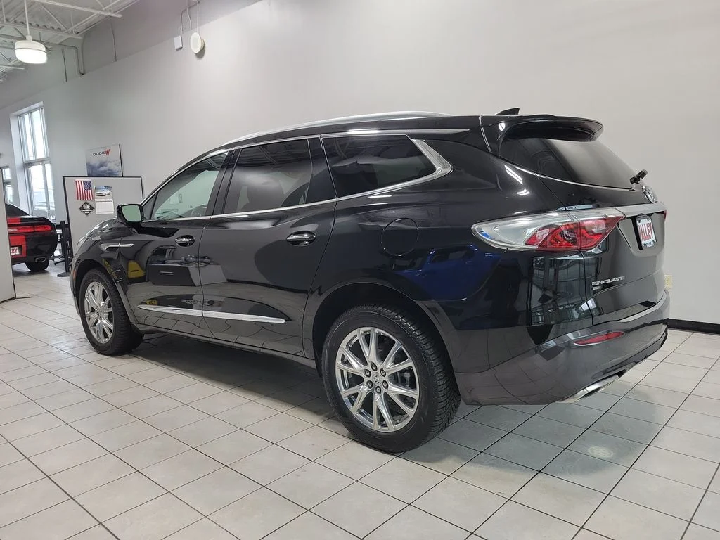 Used 2023 Black Buick Essence image 9