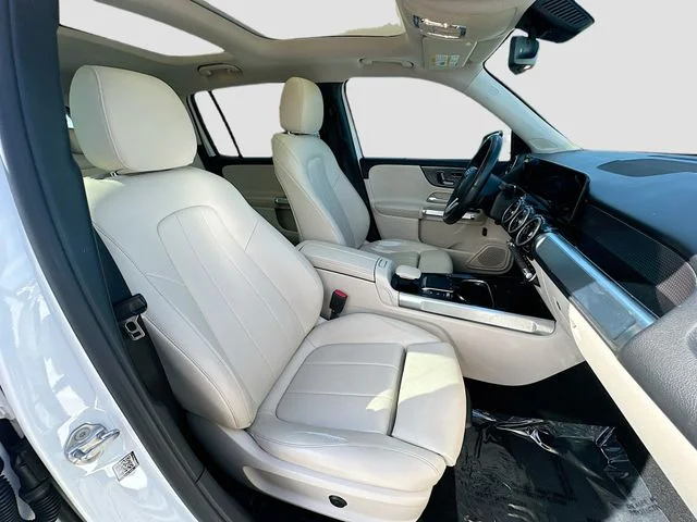 Used 2021 White Mercedes-Benz GLB 250 image 28