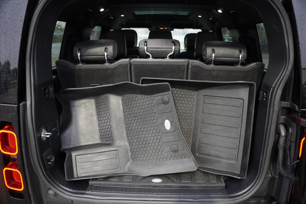 Used 2023  Land Rover SE image 24