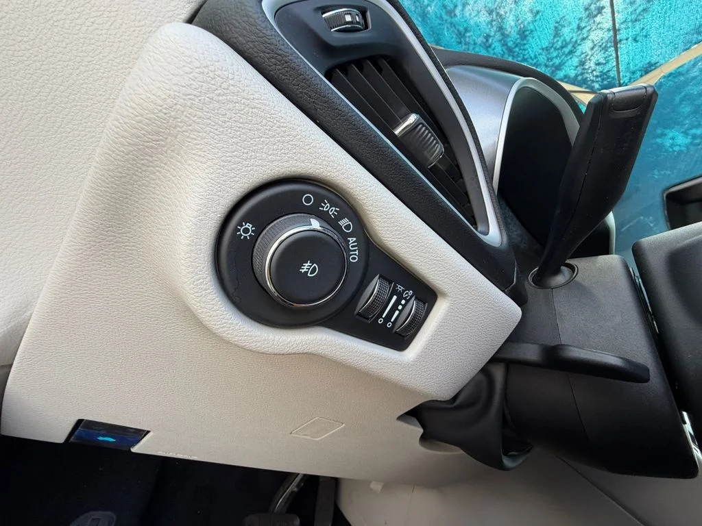 Used 2024 White Chrysler Touring L image 23