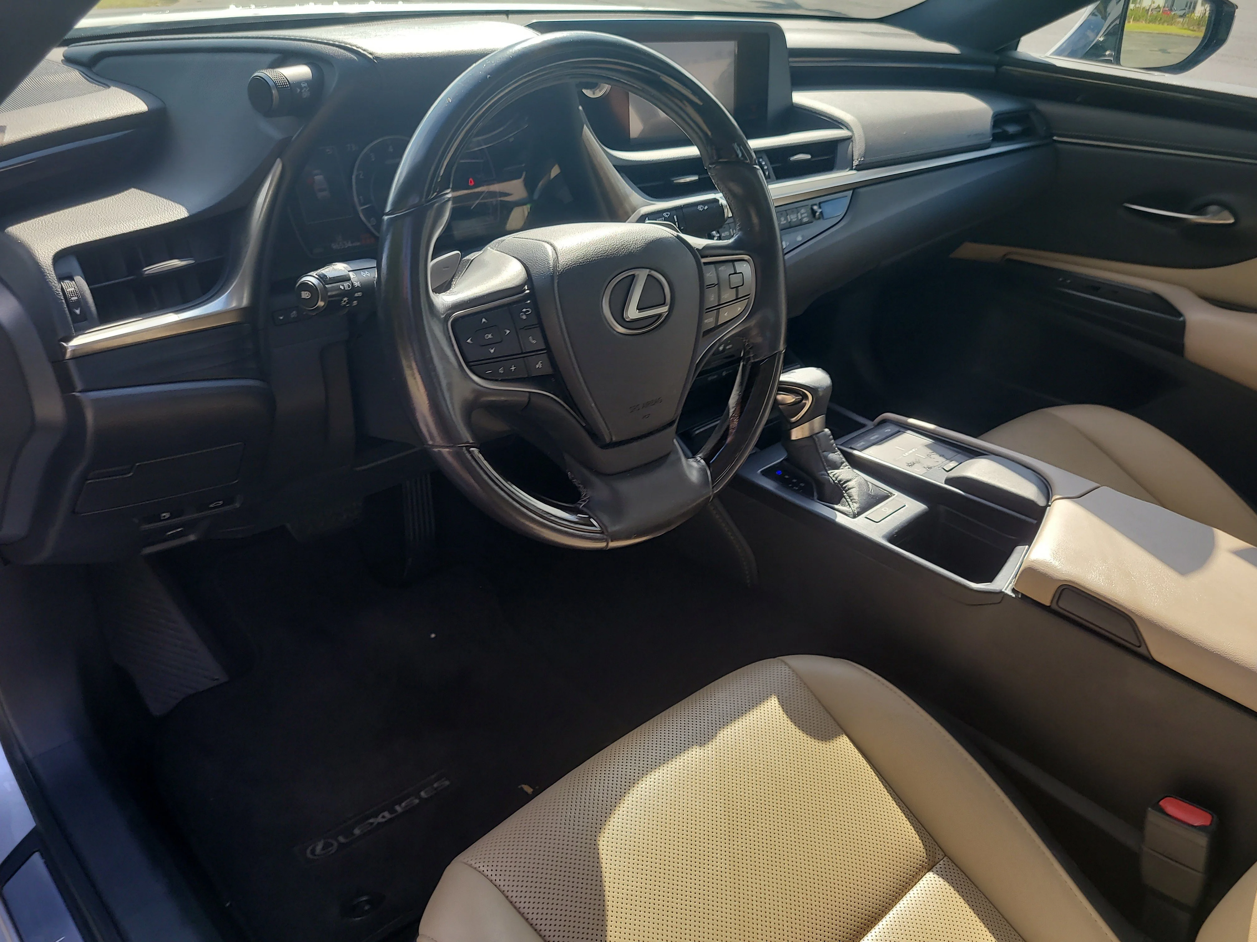 Used 2019 Silver Lexus ES 350 image 17
