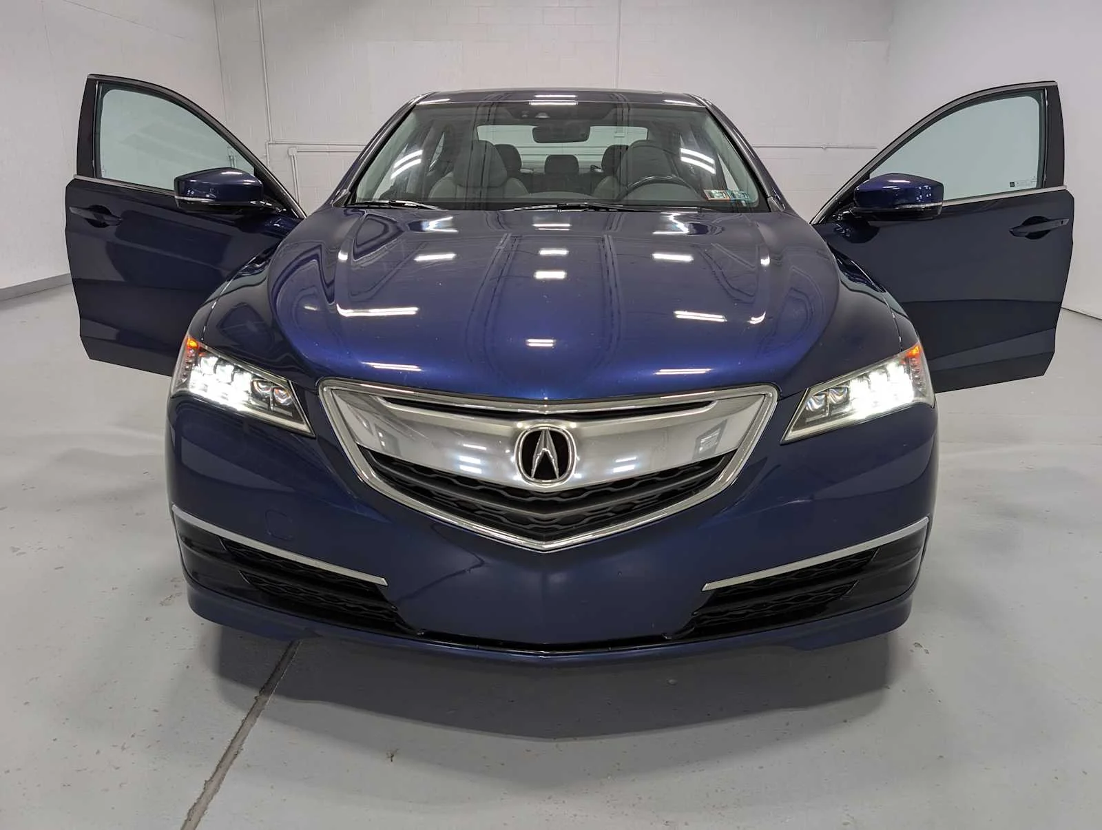 Used 2015 Fathom Blue Pearl Acura V6 Tech image 13