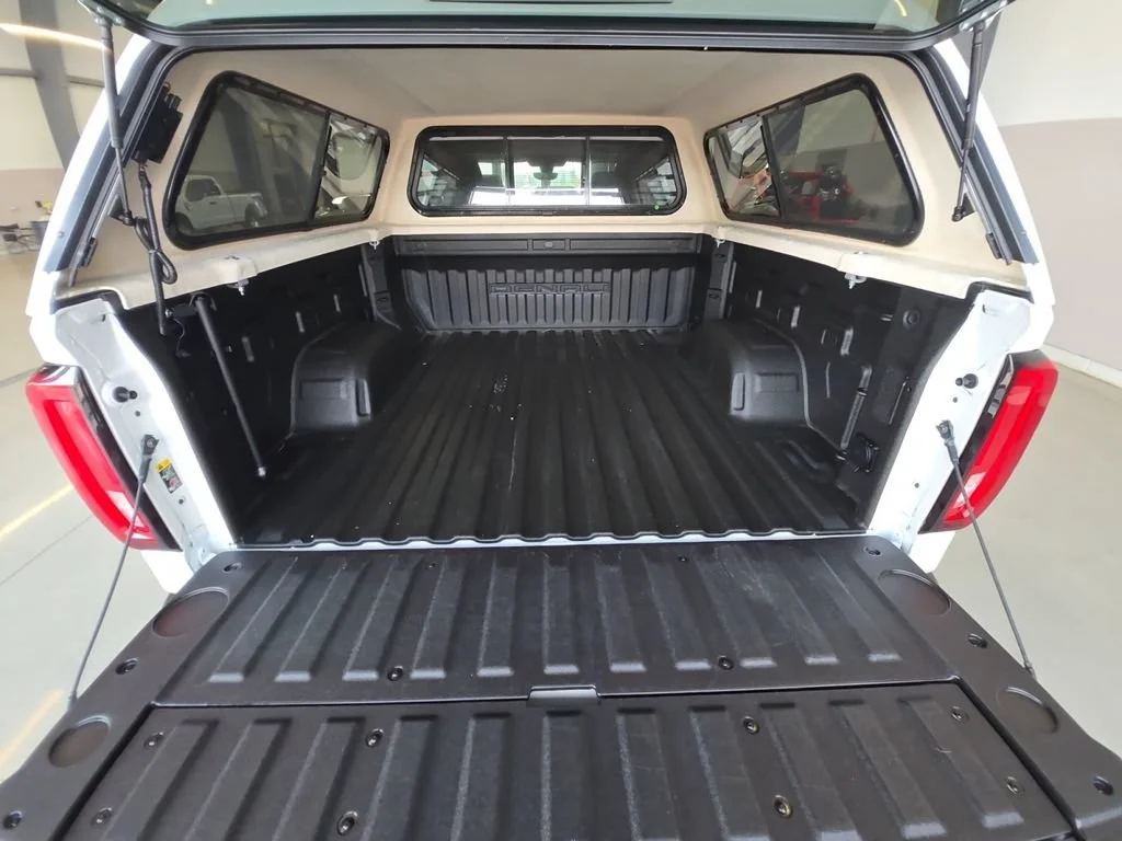Used 2020 WHITE FROST TRICOAT GMC Denali image 23